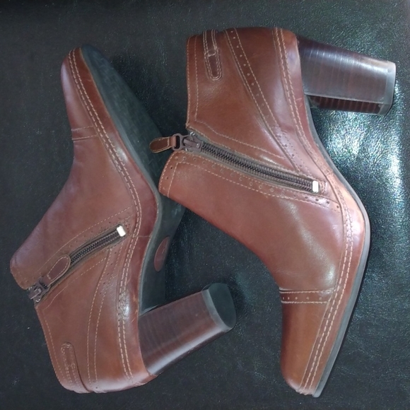 Artisan brown leather heeled ankle boots - Picture 2 of 7